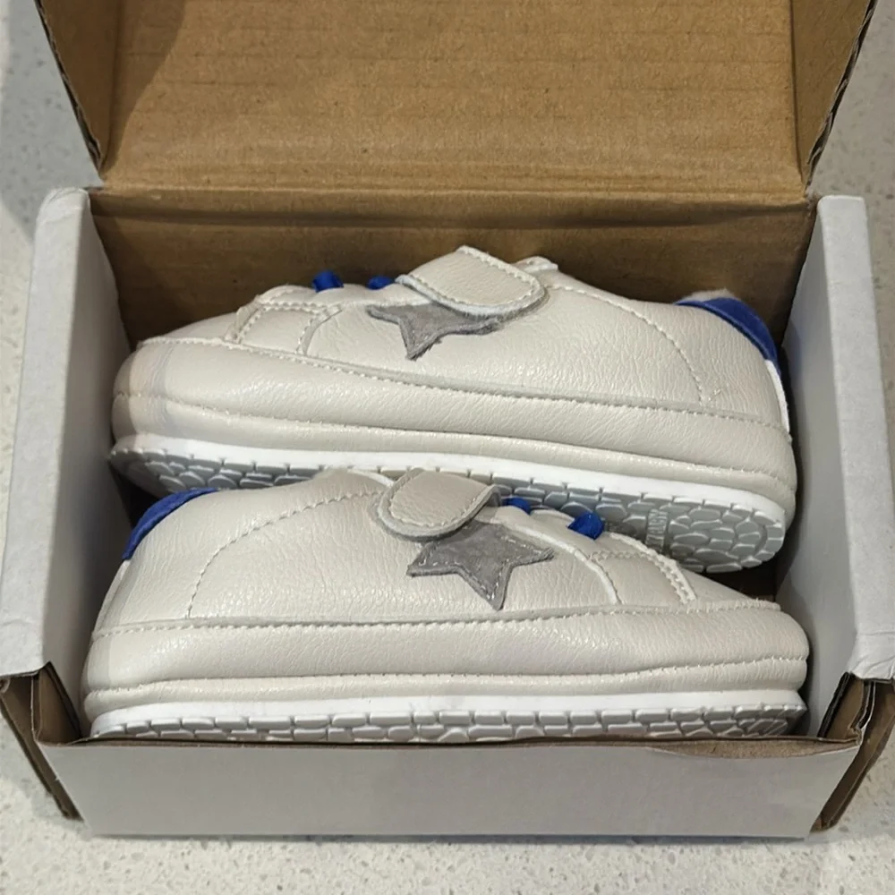 Style Child white blue star embroidered lace up strap baby sneakers size EU 19